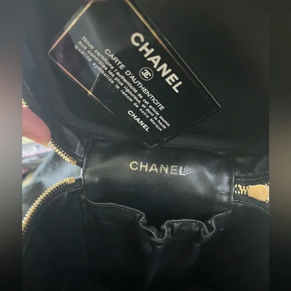 Chanel Vanity Bag - Picture 3 of 11